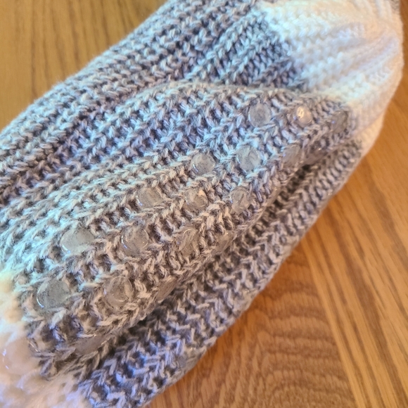 Slipper socks. New with tags - Picture 2 of 4
